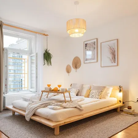 Days - Skandi With Workspace - Hip Area * Praga