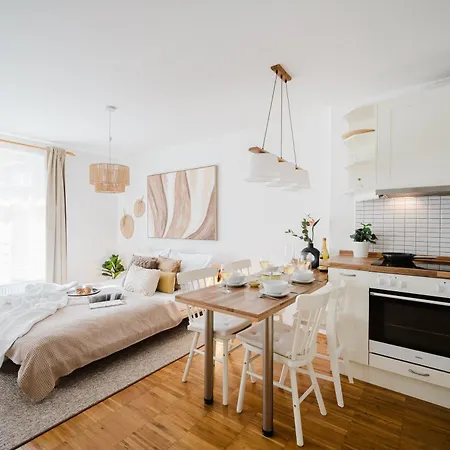 Days - With Workspace By Tv Tower In Zizkov Apartment *