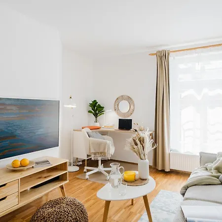 Apartment Days - Skandi With Workspace - Hip Area *