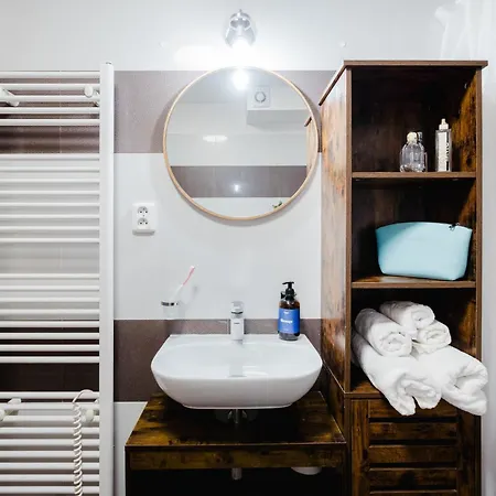 Days - Skandi With Workspace - Hip Area Apartment