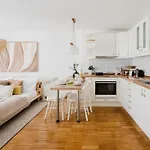 Days - With Workspace By Tv Tower In Zizkov