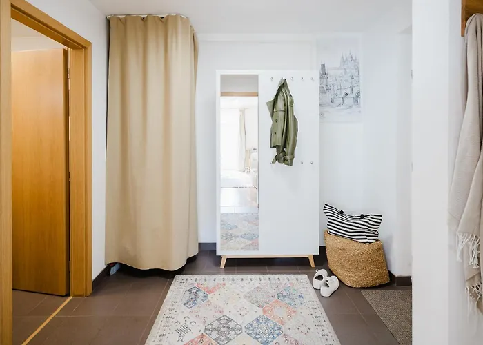 Appartamento Days - With Workspace By Tv Tower In Zizkov Praga