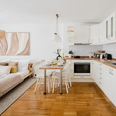 Days - With Workspace By Tv Tower In Zizkov